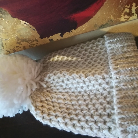 Black Rivet pompom Hat - Picture 3 of 7